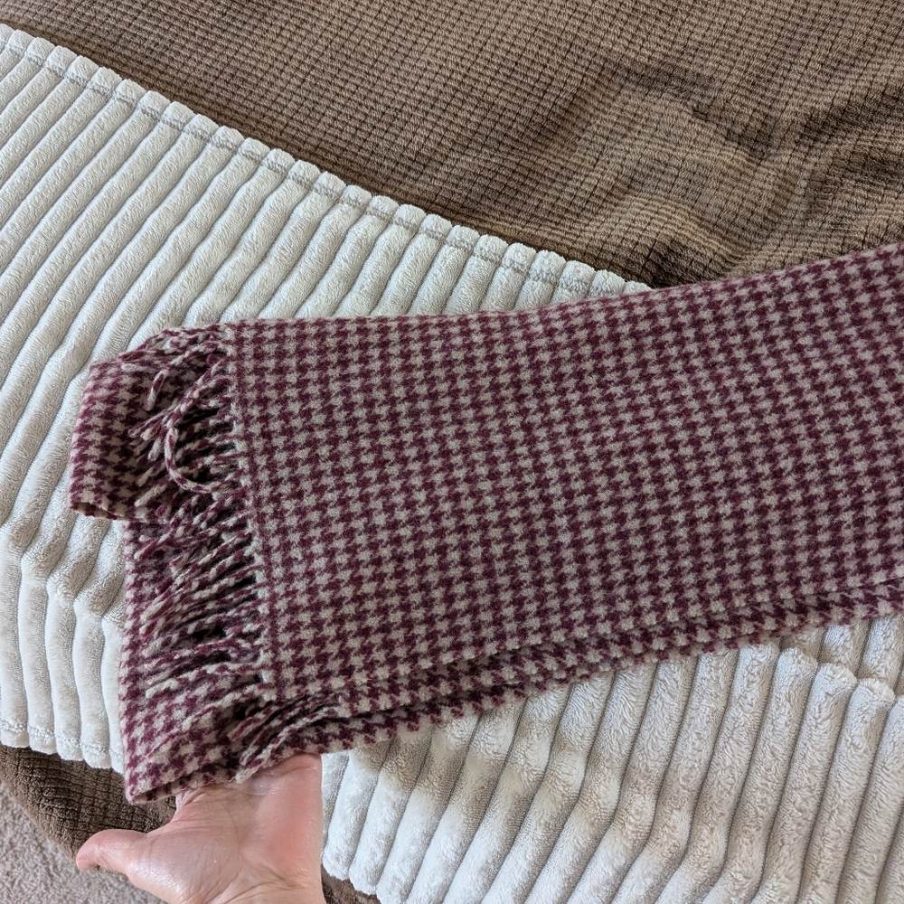 Sezane Seraphine Scarf - Burgundy Houndstooth - Picture 3 of 4